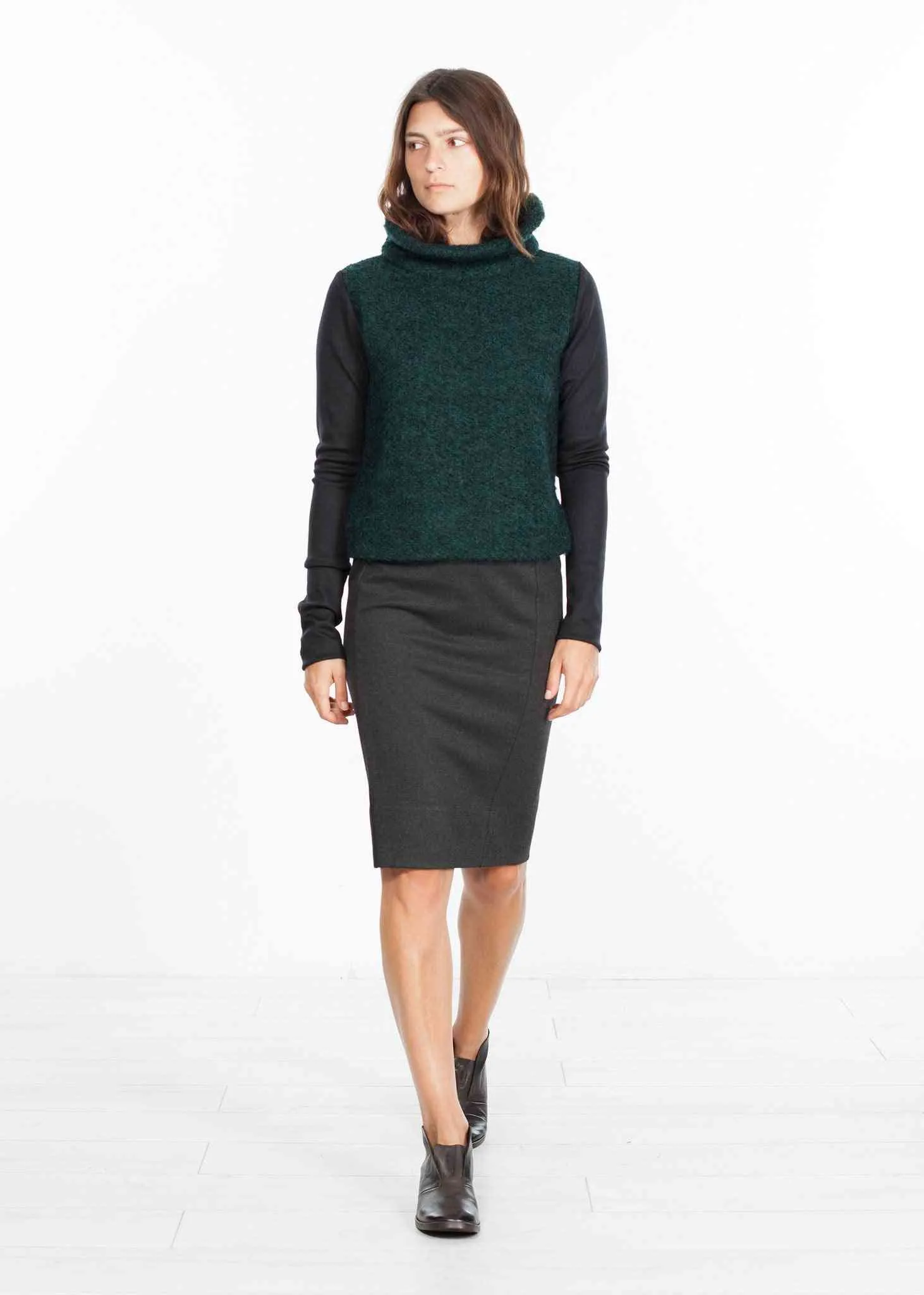 Boucle Turtle Neck in Green/Black