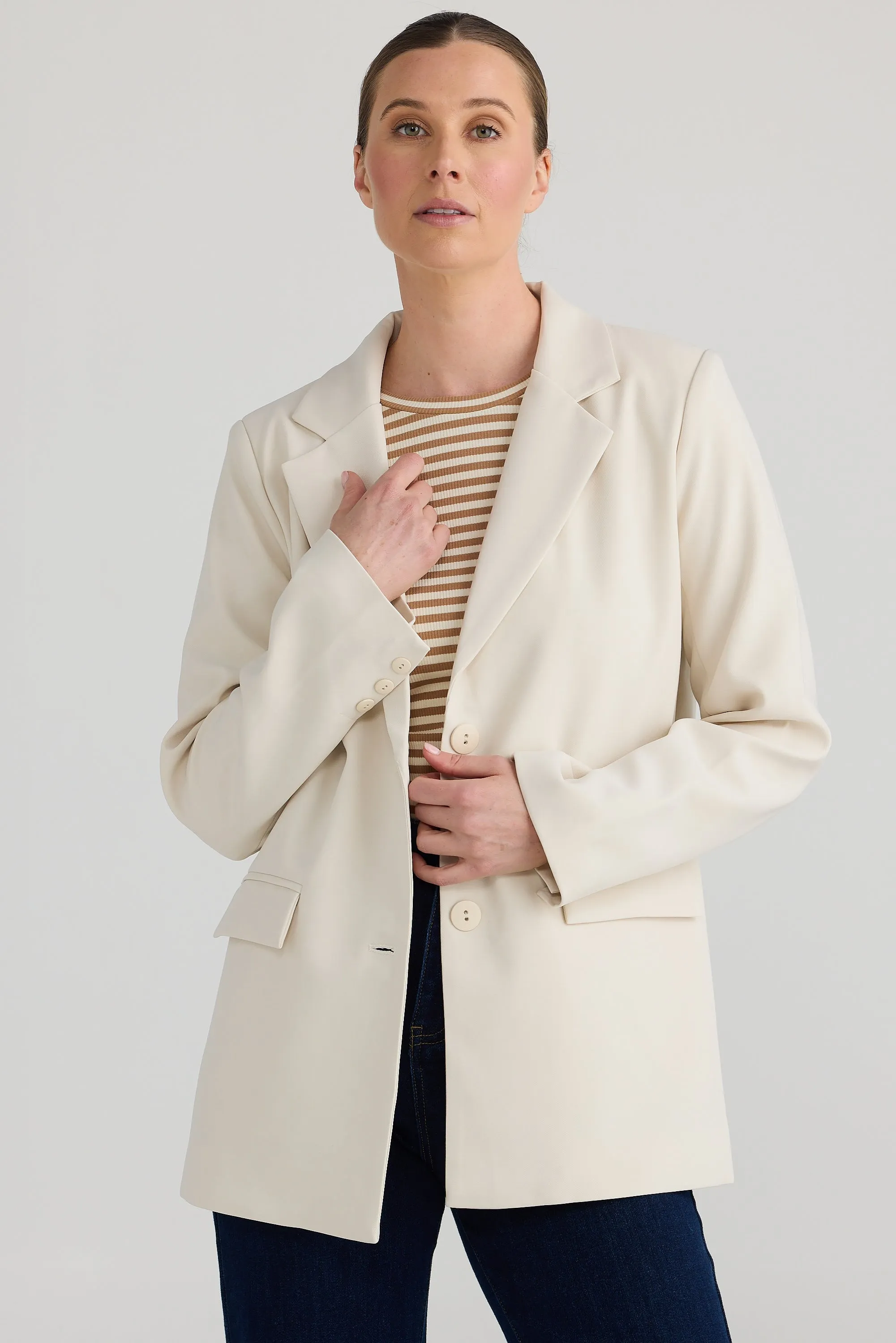 Core Relaxed Blazer - Almond