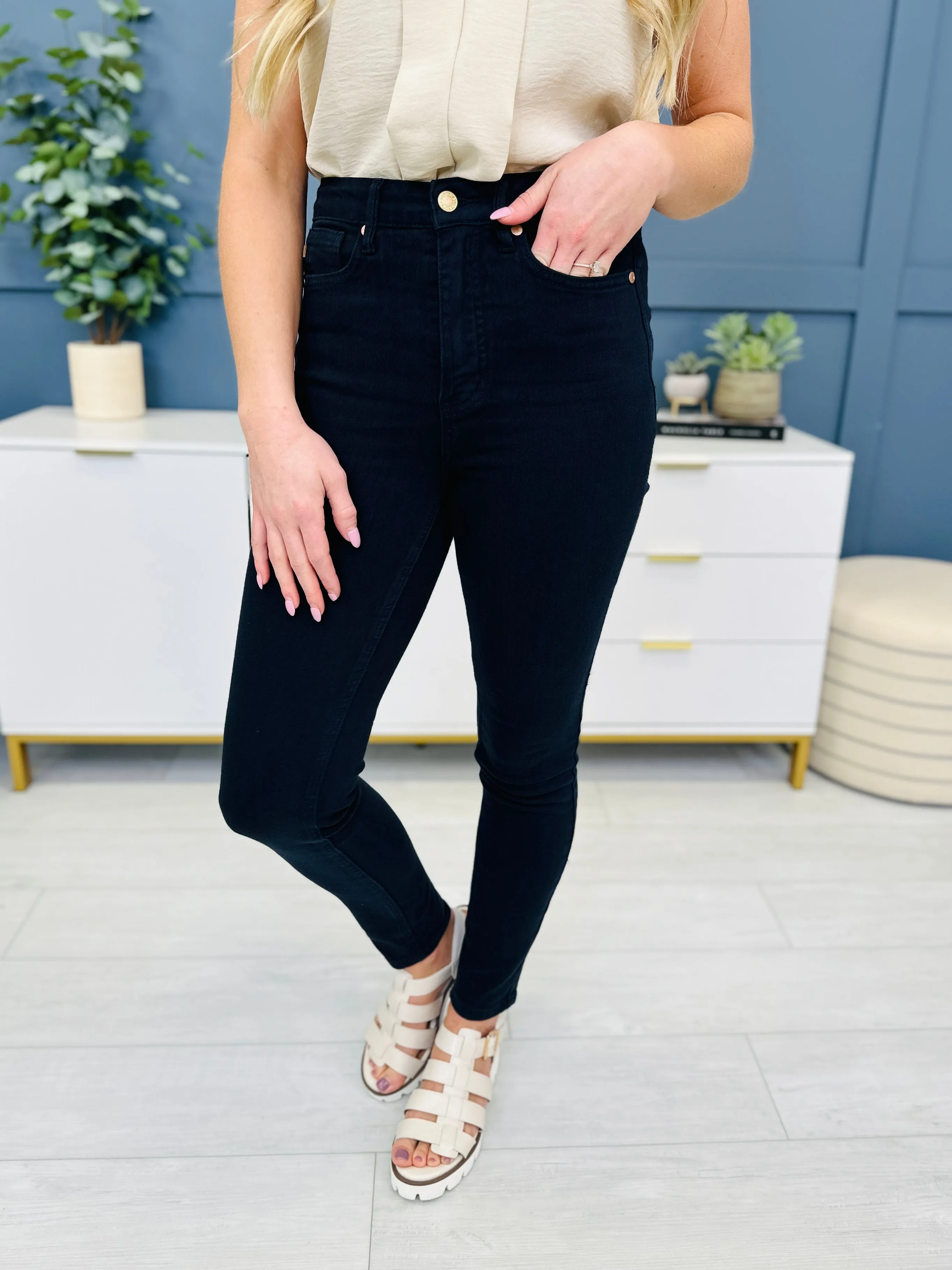 Judy Blue Noticeably Navy Tummy Control Skinny Jeans in Reg/Curvy