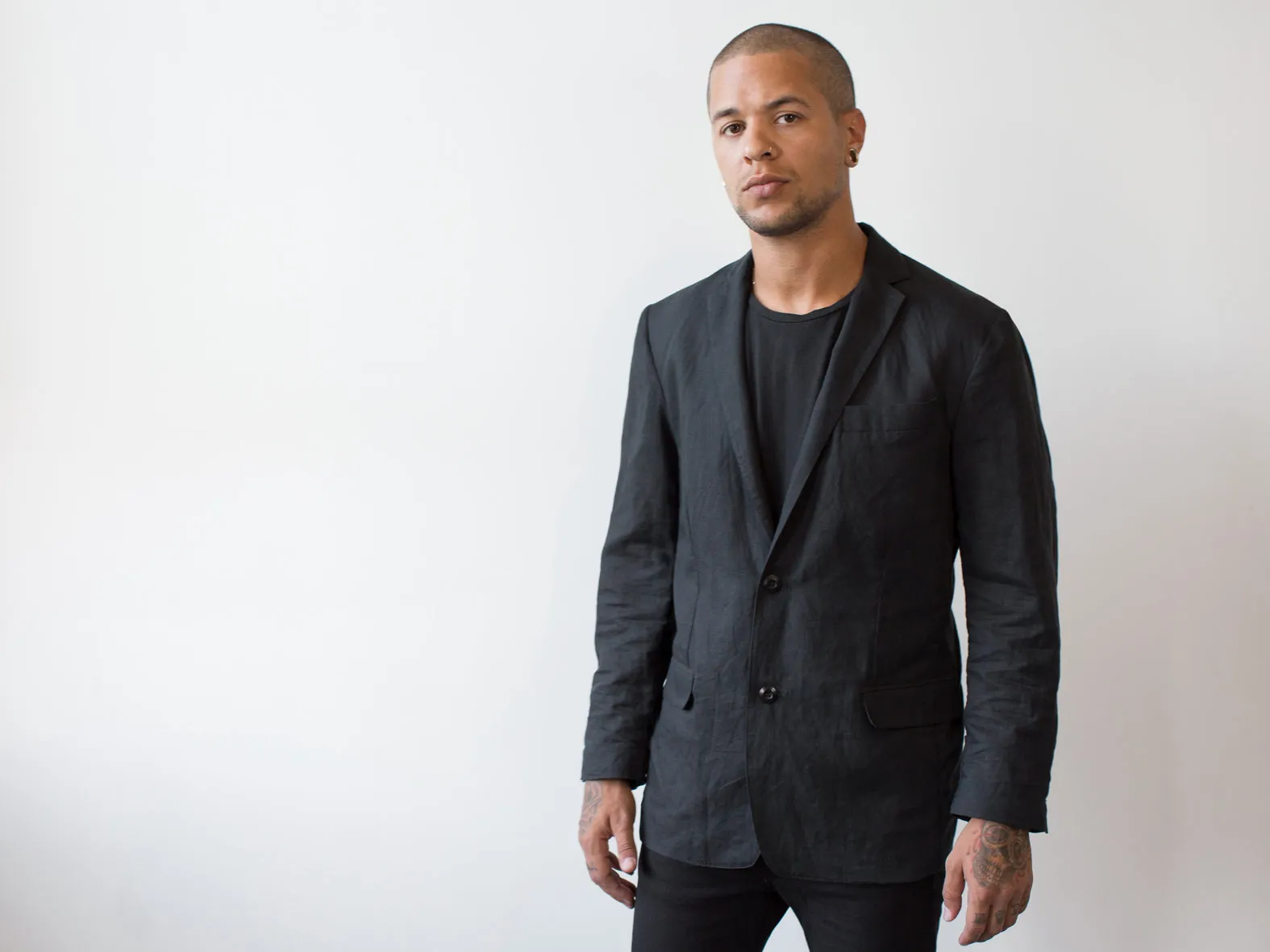 LINEN BLAZER. BLACK.