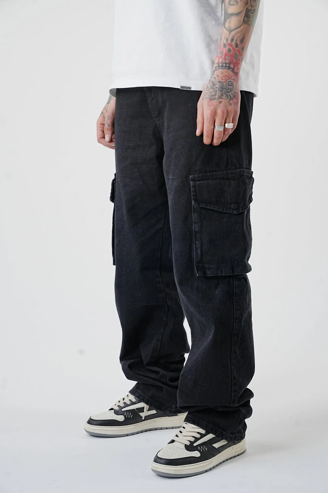 R8 Wide Phantom Black Denim Cargo