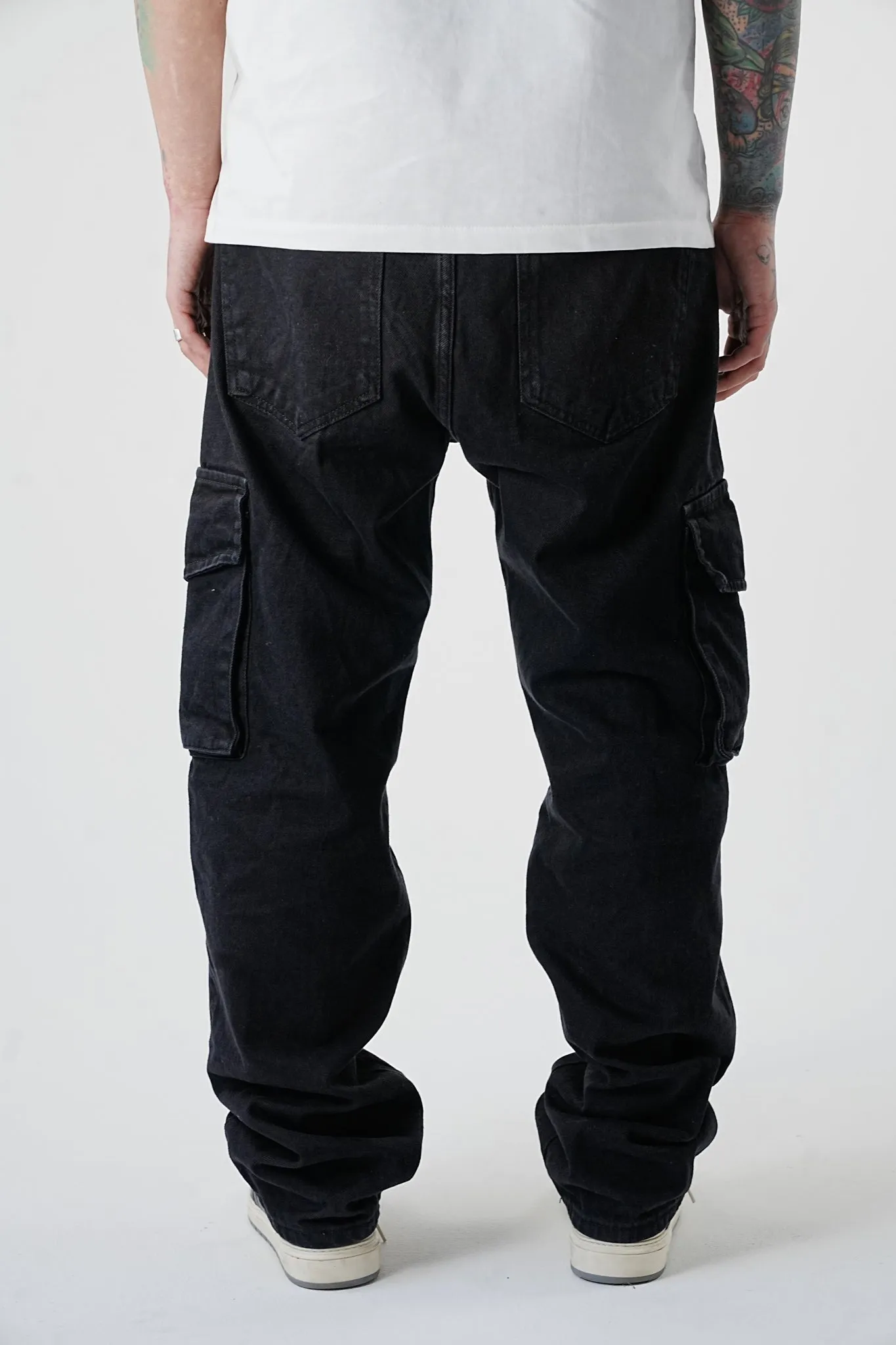 R8 Wide Phantom Black Denim Cargo