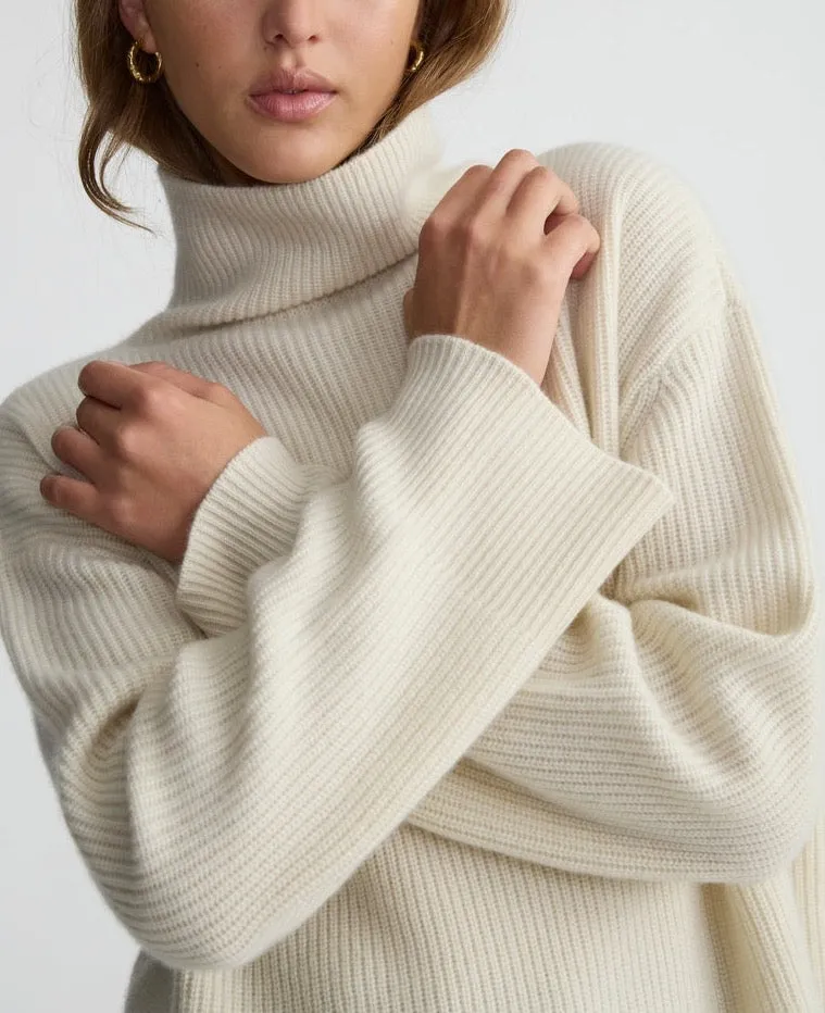 THE OVERSIZED TURTLENECK - ECO WHITE